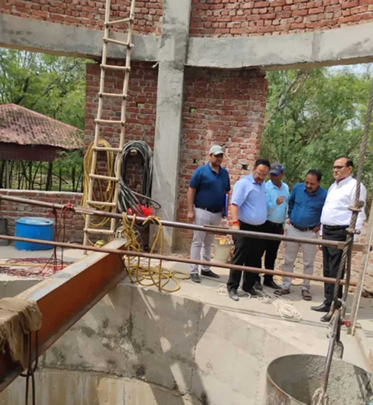 नोएडा : निर्माणाधीन रैनीवेल की साइट का निरीक्षण, सुरक्षा उल्लंघन पर 50 हजार का जुर्माना